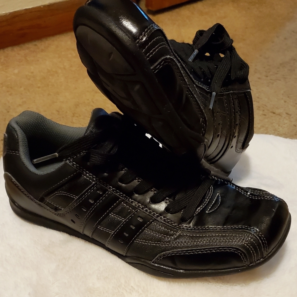 Perry Ellis, 9, Black & Grey